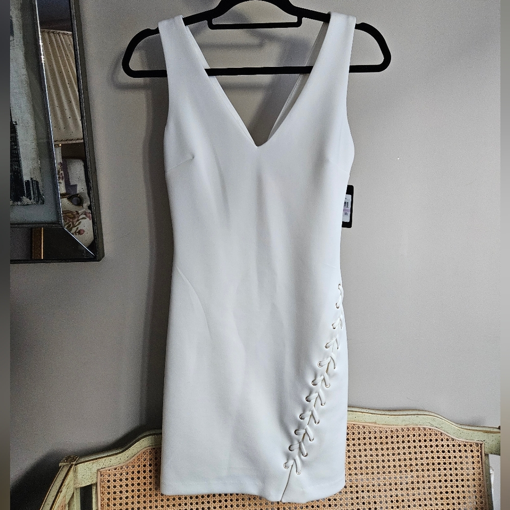 NWT Guess Elegant Ivy White Body Shappung Dress -  Size 6